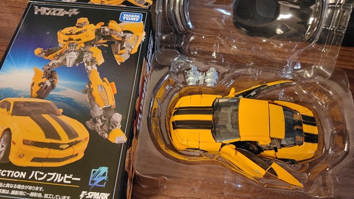 变形金刚40周年纪念款 大黄蜂