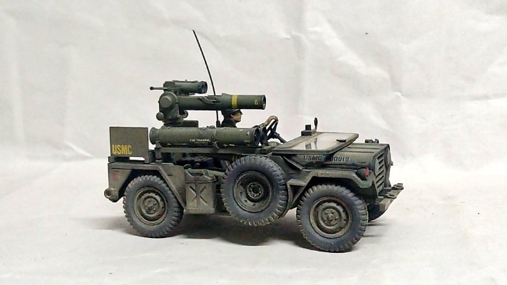 25125 1/35 美国 M151A2 轻型吉普车 “陶式”反坦克导弹 牵引发射器