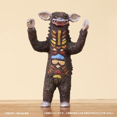 桥本美绪的奥特怪兽雕像。02