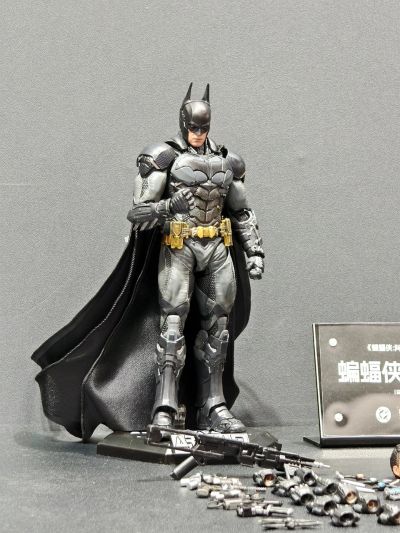 蝙蝠侠-阿卡姆骑士 v8.04战衣蝙蝠侠 1:12成品可动人偶
