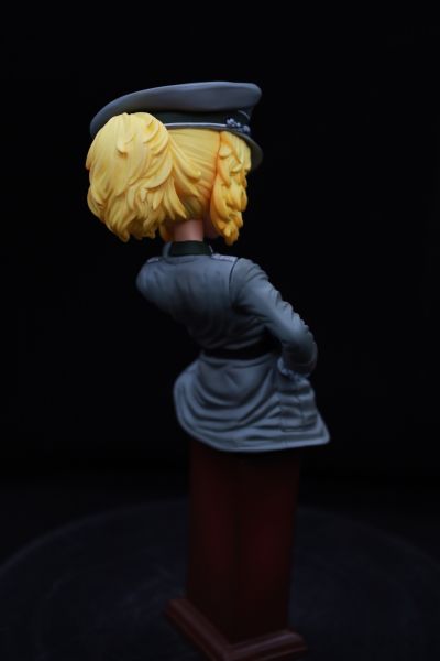 胸像 幼女战记 	谭雅·冯·提古雷查夫