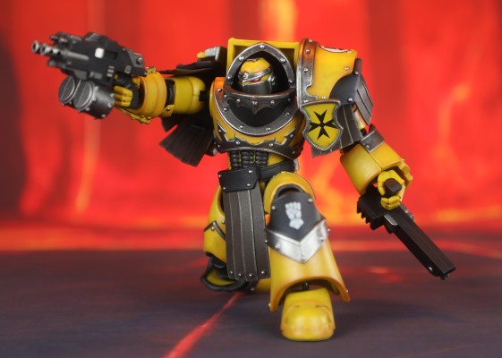 战锤:荷鲁斯之乱 帝国之拳 铁骑终结者军团 装备锁链拳套的铁骑终结者