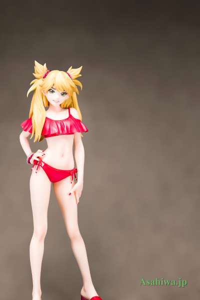 龙与魔女 妮内·斯邦库尔 泳装版