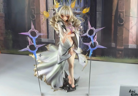 胜利女神：新的希望 皇冠 皇帝的新衣