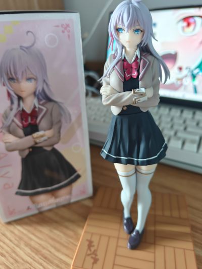 不时用俄语小声说真心话的邻桌艾莉同学动画版 Luminasta “艾莉”校服