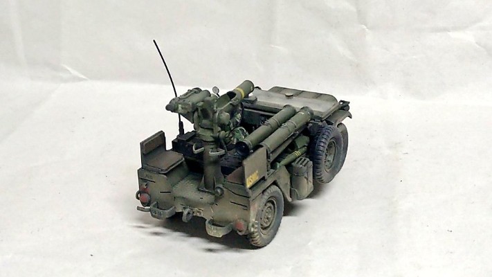 25125 1/35 美国 M151A2 轻型吉普车 “陶式”反坦克导弹 牵引发射器