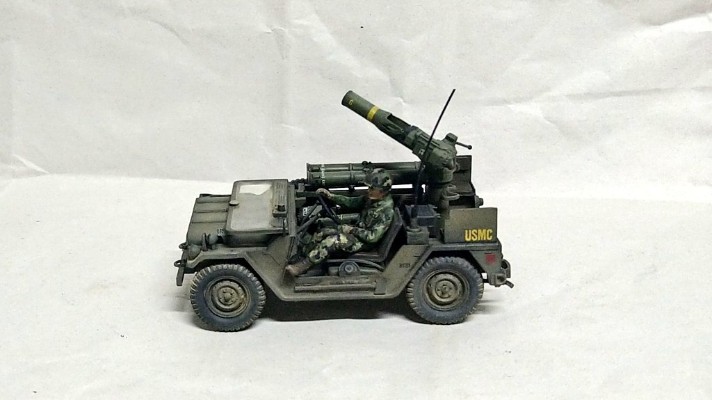 25125 1/35 美国 M151A2 轻型吉普车 “陶式”反坦克导弹 牵引发射器