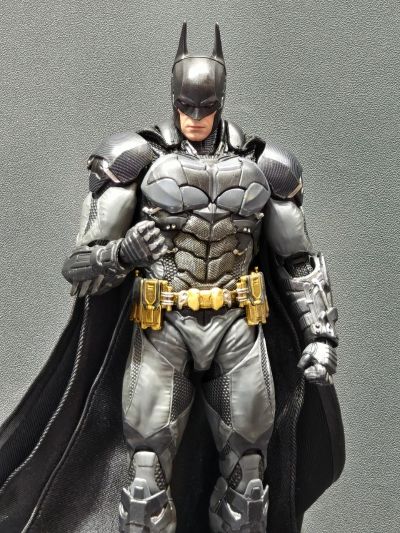 蝙蝠侠-阿卡姆骑士 v8.04战衣蝙蝠侠 1:12成品可动人偶