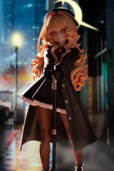 蔚蓝档案 拄拐笑面教授