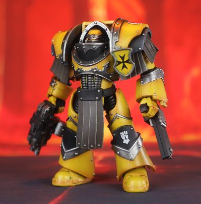 战锤:荷鲁斯之乱 帝国之拳 铁骑终结者军团 装备锁链拳套的铁骑终结者