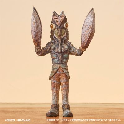 桥本美绪的奥特怪兽雕像。