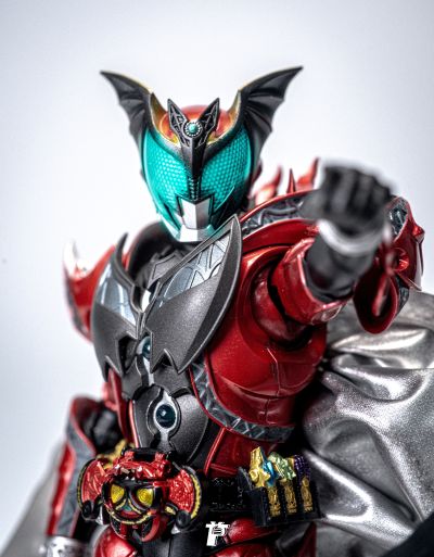 S.H.Figuarts（真骨雕制法）假面骑士蛇牙+假面骑士暗黑月骑