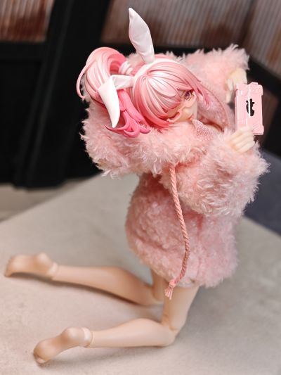 浅粉色毛绒布制大衣外套