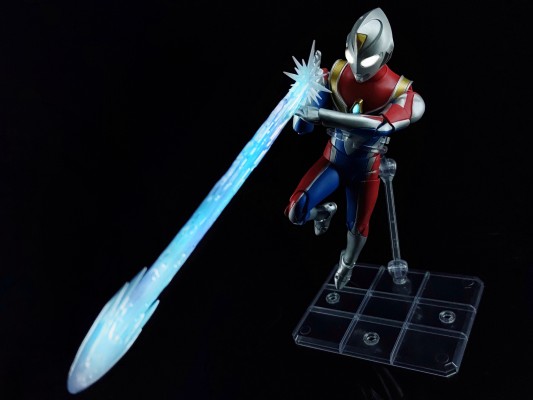 S.H.Figuarts（真骨雕制法） 戴拿奥特曼 闪亮型