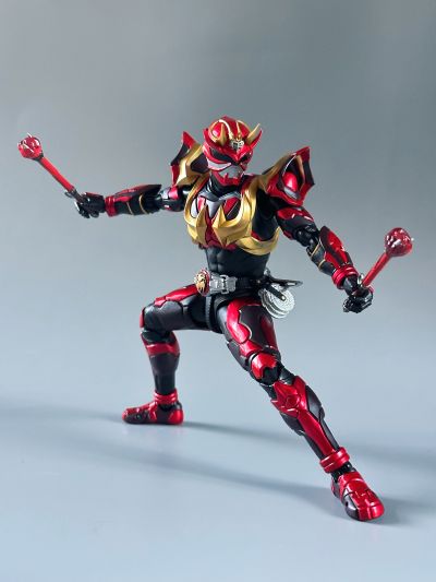 S.H.Figuarts（真骨雕制法）假面骑士装甲响鬼