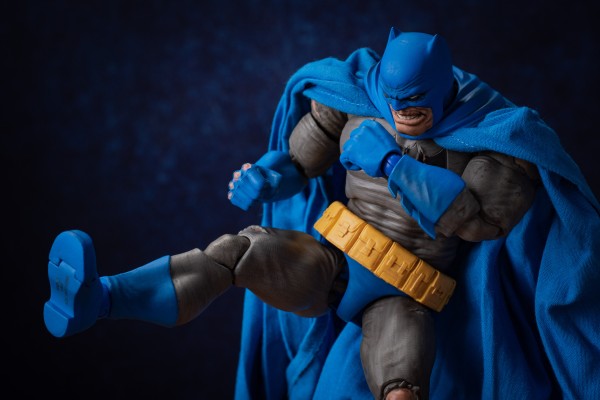 MAFEX No.119 蝙蝠侠：黑骑士归来 蝙蝠侠