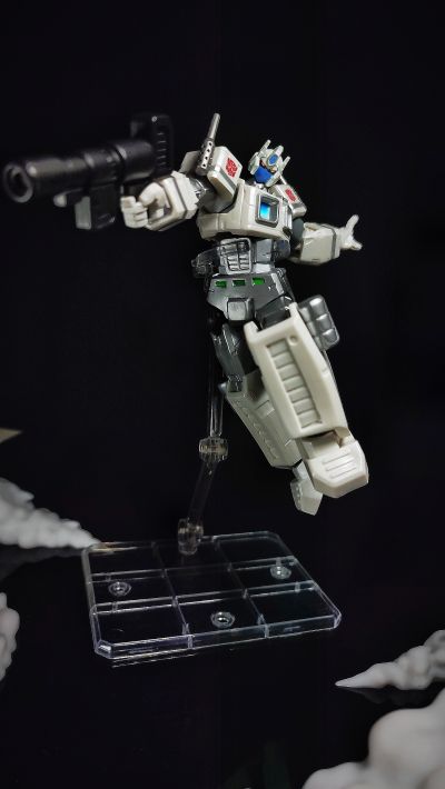 REVOLTECHNo.019变形金刚 フレンドショップ限定 ウルトラマグナス