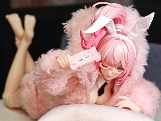 浅粉色毛绒布制大衣外套