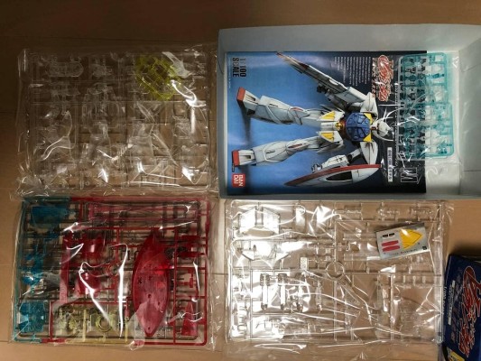 1/100尺寸  倒A高达 影院公映纪念专属透明配色版