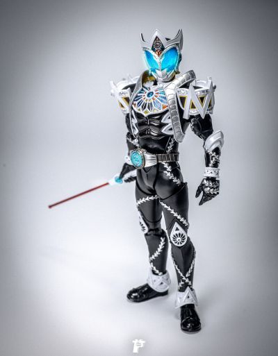 S.H.Figuarts（真骨雕制法）假面骑士蛇牙+假面骑士暗黑月骑