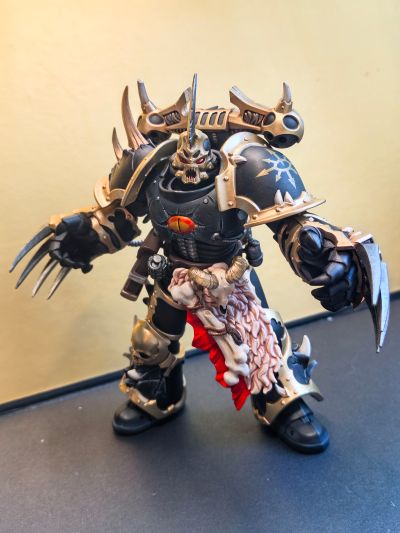 战锤40000 混沌星际战士 黑色军团 装备闪电爪的神选战士