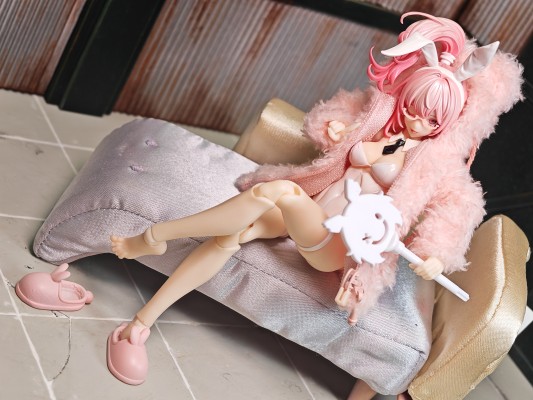 浅粉色毛绒布制大衣外套