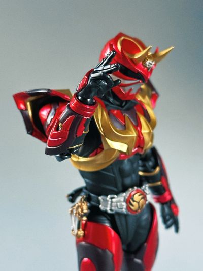 S.H.Figuarts（真骨雕制法）假面骑士装甲响鬼