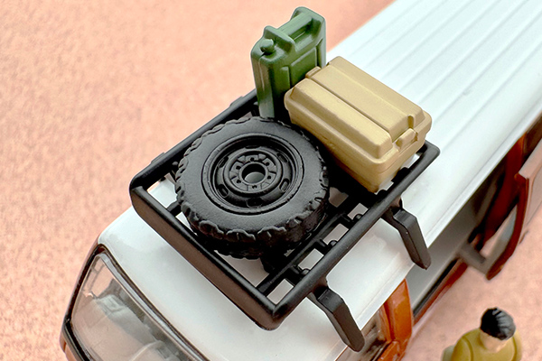 多美卡 限定经典车型 NEO LV-N310d 马自达Bongo Brawny厢式货车定制版（棕色） 含车顶行李架及人偶