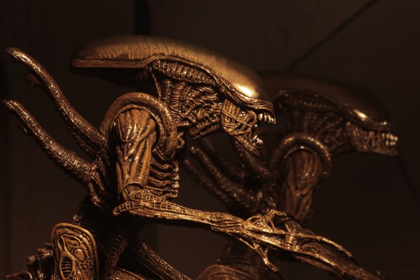 NECA 异形 - 7 英寸比例可动人偶 - 第 14 系列 - 异形复活战士