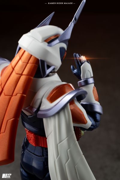 S.H.Figuarts   假面骑士玛洁德 炎阳独角兽