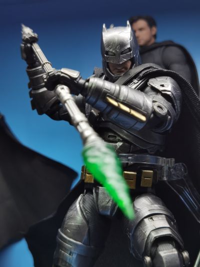 1/9可动人偶系列 蝙蝠侠大战超人：正义黎明 重甲蝙蝠侠
