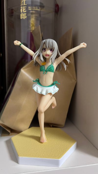 BEACH QUEENS Fate/kaleid liner 伊莉雅斯菲尔·冯·爱因兹贝伦 	伊莉雅斯菲尔·冯·爱因兹贝伦