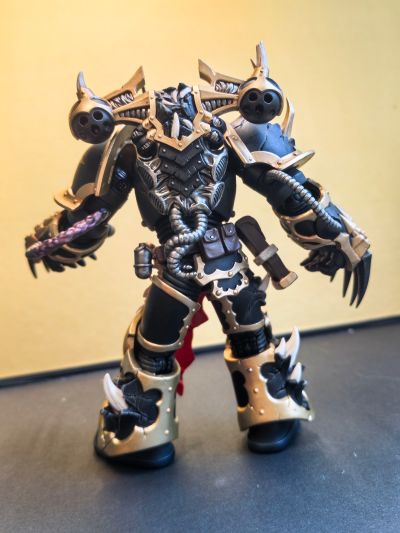 战锤40000 混沌星际战士 黑色军团 装备闪电爪的神选战士