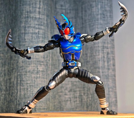 S.H.Figuarts（真骨雕制法） 假面骑士钢斗王 骑士形态 真骨雕制法10周年纪念版