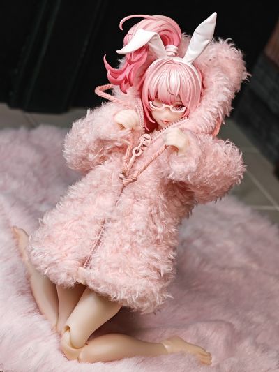 浅粉色毛绒布制大衣外套