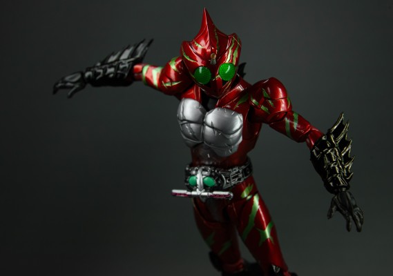 S.H.Figuarts  假面骑士亚马逊新生欧米伽