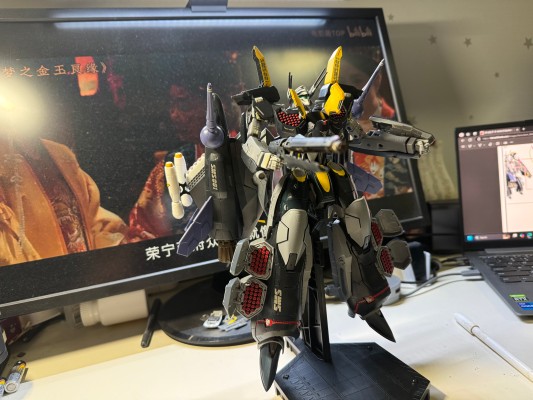 DX超合金 VF-25S 装甲型弥赛亚女武神（奥兹玛·李专用）重生版