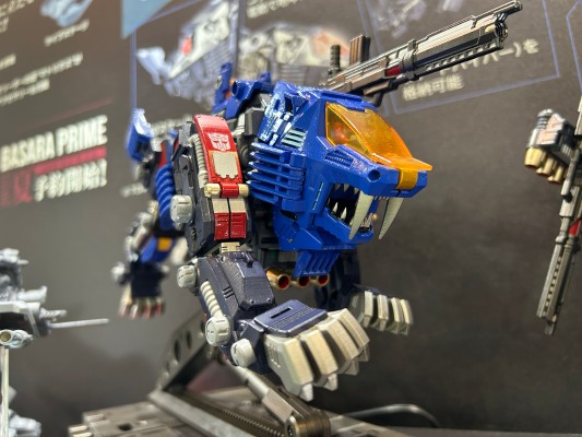 戴亚克隆 擎天柱 重装长牙狮形态