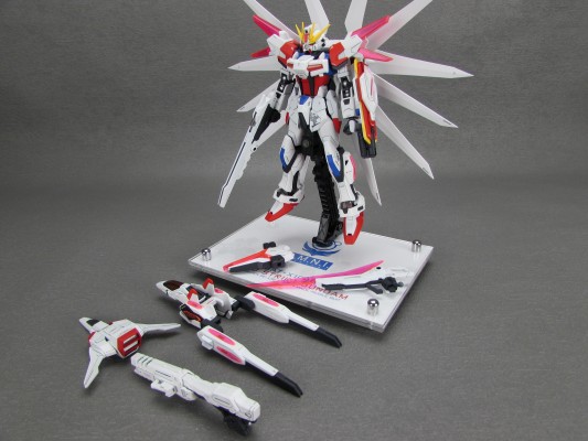 HGBF 1/144  银河宇宙创制强袭高达