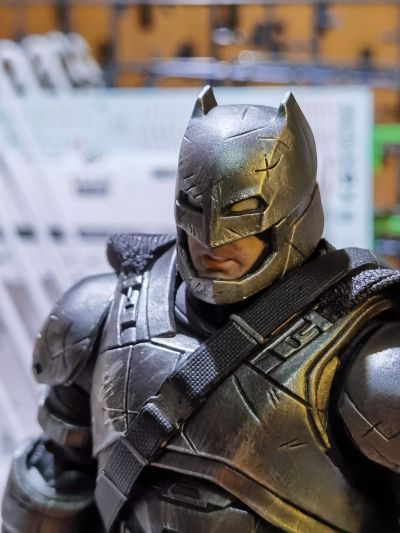 1/9可动人偶系列 蝙蝠侠大战超人：正义黎明 重甲蝙蝠侠