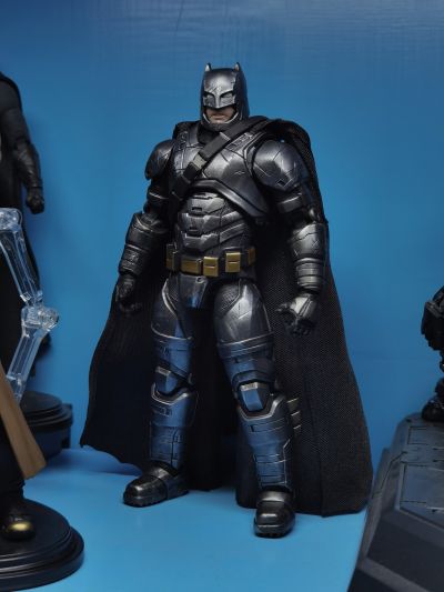 1/9可动人偶系列 蝙蝠侠大战超人：正义黎明 重甲蝙蝠侠