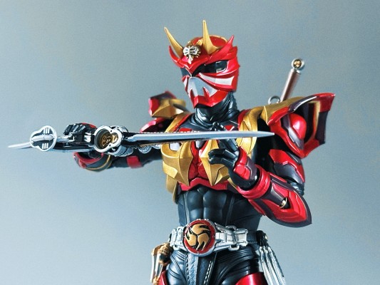 S.H.Figuarts（真骨雕制法）假面骑士装甲响鬼