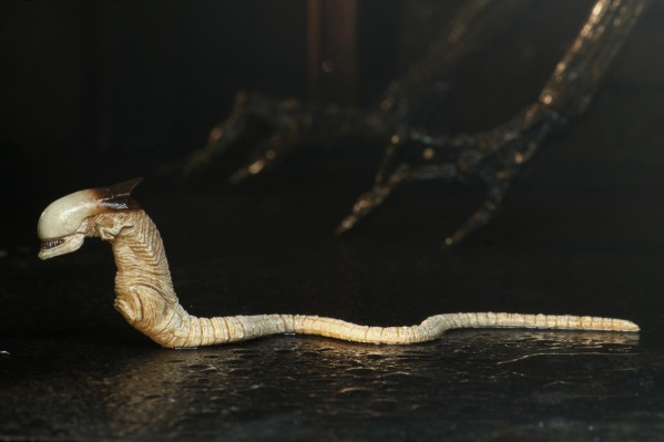 NACE 异形3-7英寸比例可动人偶——终极异形犬