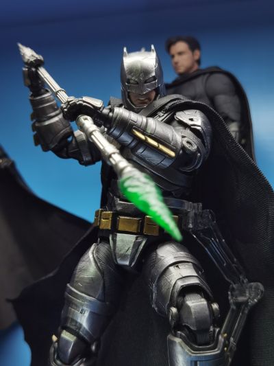 1/9可动人偶系列 蝙蝠侠大战超人：正义黎明 重甲蝙蝠侠