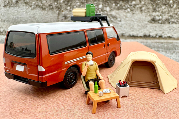 多美卡 限定经典车型 NEO LV-N310d 马自达Bongo Brawny厢式货车定制版（棕色） 含车顶行李架及人偶