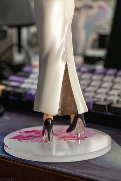 治愈系白色旗袍姐姐