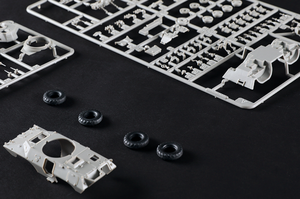 编号：07442 1/72 装甲车辆系列 美国LAV-150型轮式装甲车90mm炮