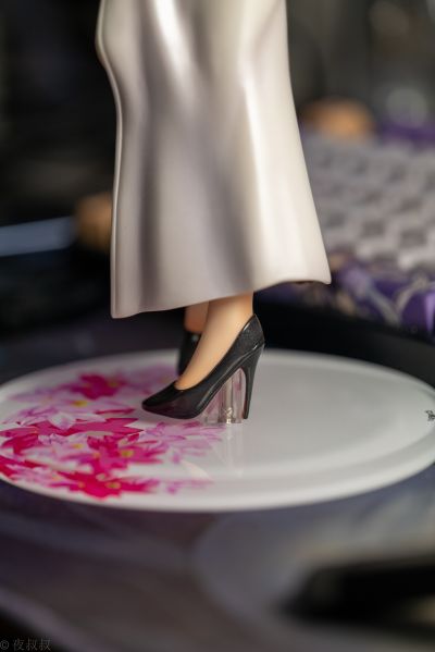 治愈系白色旗袍姐姐