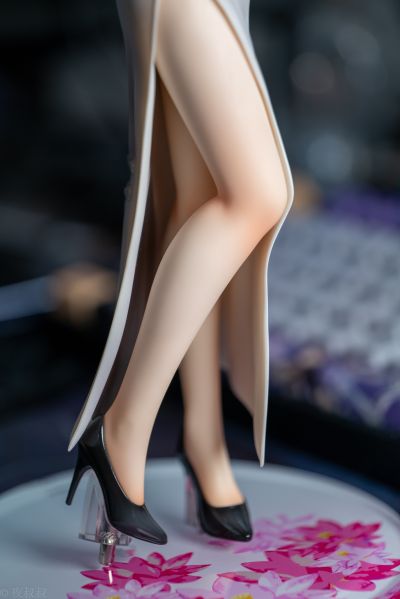 治愈系白色旗袍姐姐