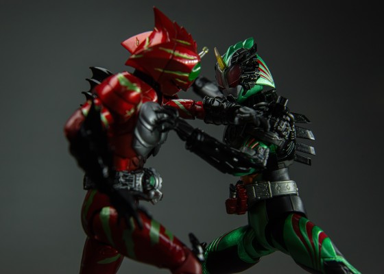 S.H.Figuarts  假面骑士亚马逊新生欧米伽